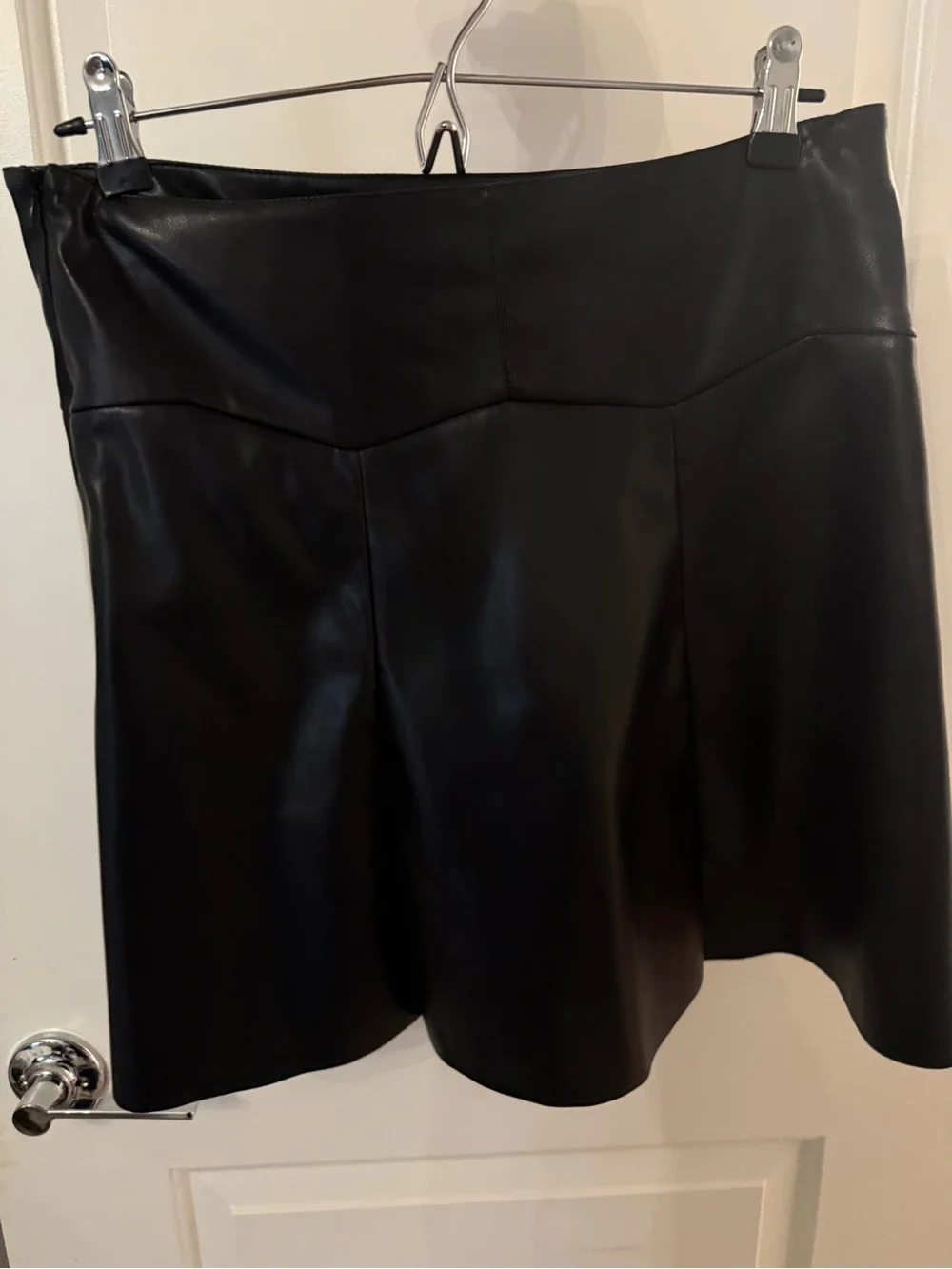 N/A black faux